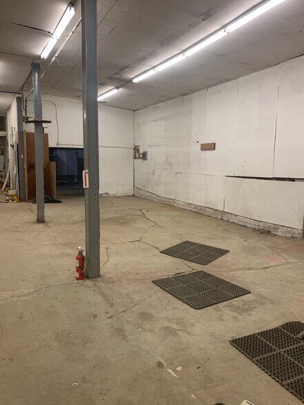 More Photos Of 1485 Clyde Ave, West Vancouver Storefront For Lease