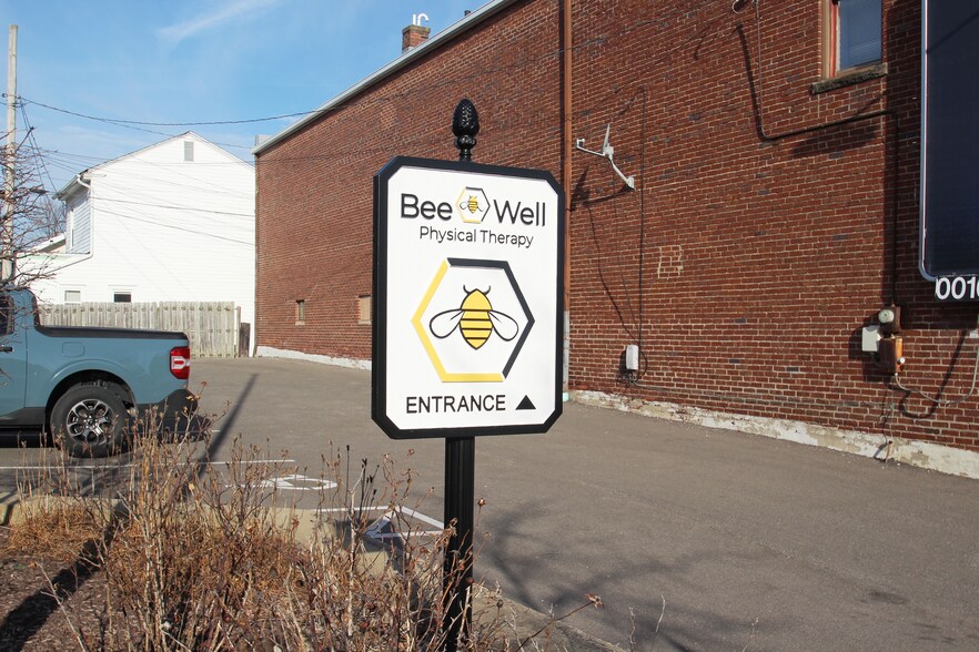 More Photos Of 119 N Court St, Medina Office Residential For Lease