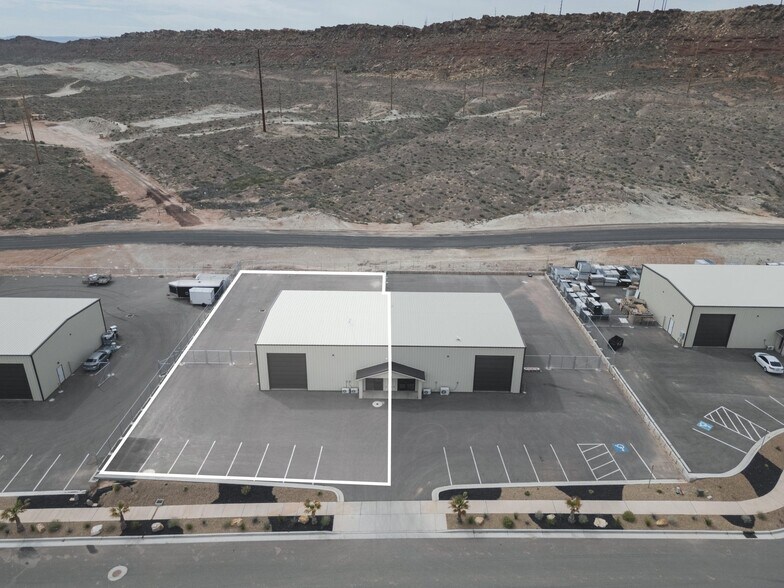 More Photos Of 692 S 5725 W, Hurricane Warehouse For Lease