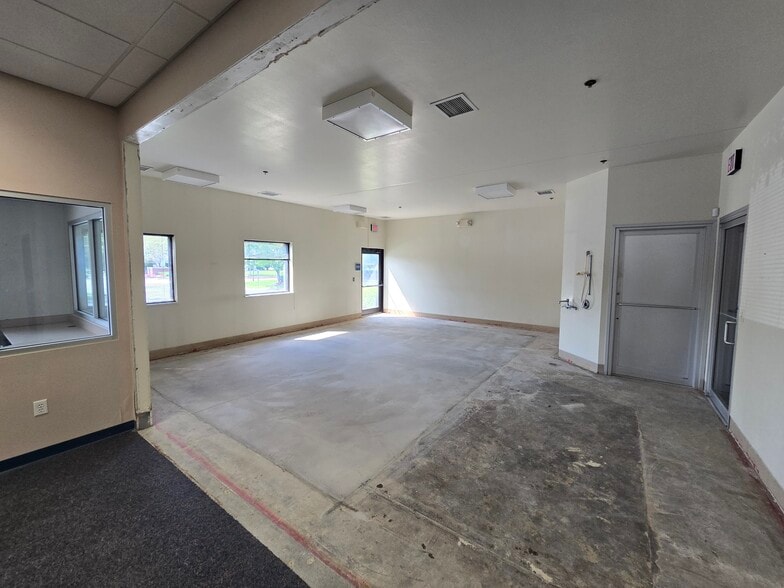 More Photos Of 7640 Sylvania Ave, Sylvania Medical For Lease