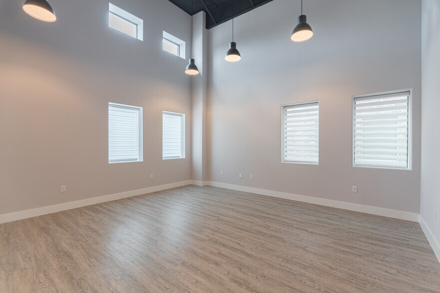 More Photos Of 350 Nursery Rd, Spring Medical For Lease