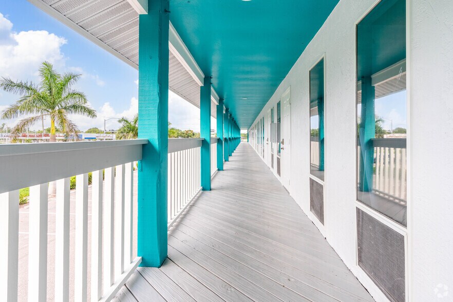 More Photos Of 16387 S Tamiami Trl, Fort Myers Storefront Retail Office For Sale