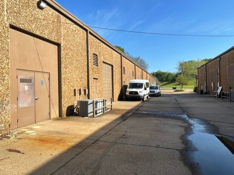 More Photos Of 3 Old River Pl, Jackson Flex For Lease