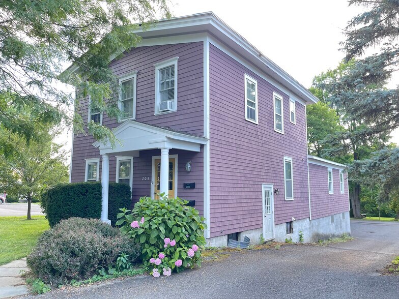 More Photos Of 205 Brooklea Dr, Fayetteville Office Residential For Sale