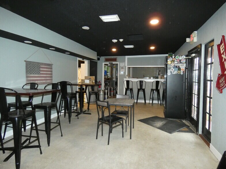 More Photos Of 410 Broad St, Brooksville Freestanding For Lease