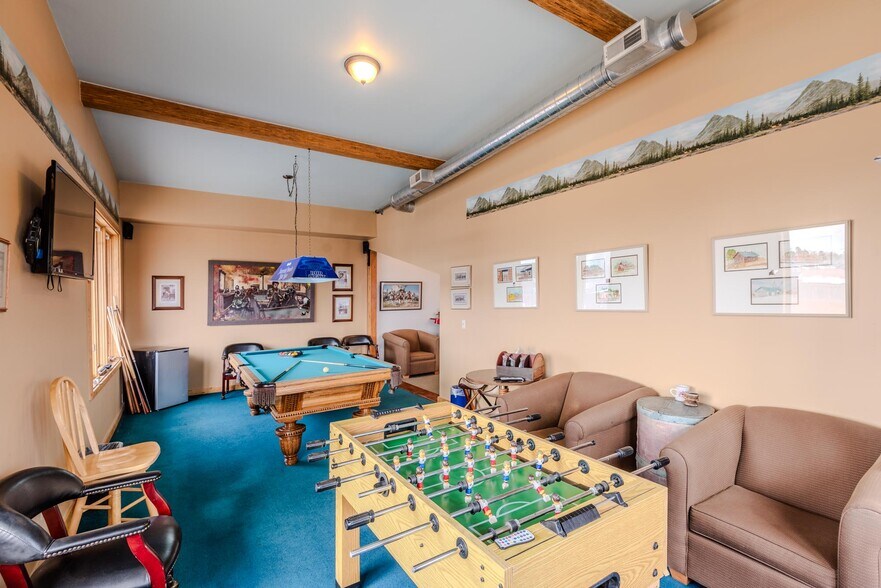 More Photos Of 117 Pine St, Pinedale Restaurant For Sale