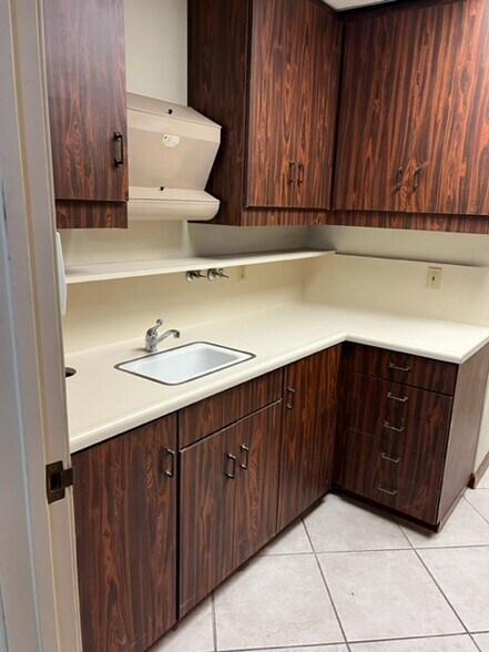 More Photos Of 11957 Santa Monica Blvd, Los Angeles Storefront Retail Office For Sale