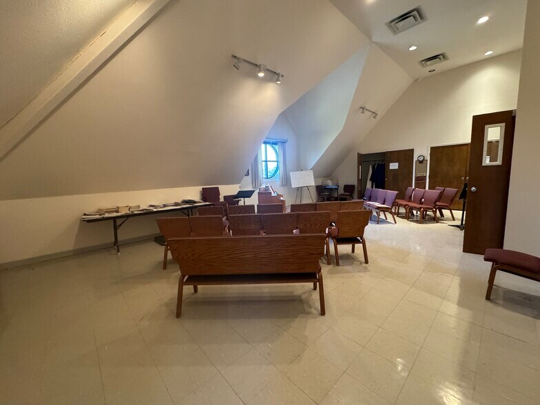 More Photos Of 512 N Cockrell Hill Rd, DeSoto Religious Facility For Sale