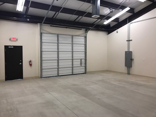 More Photos Of 1011 S Heatherwilde Blvd, Pflugerville Research And Development For Lease