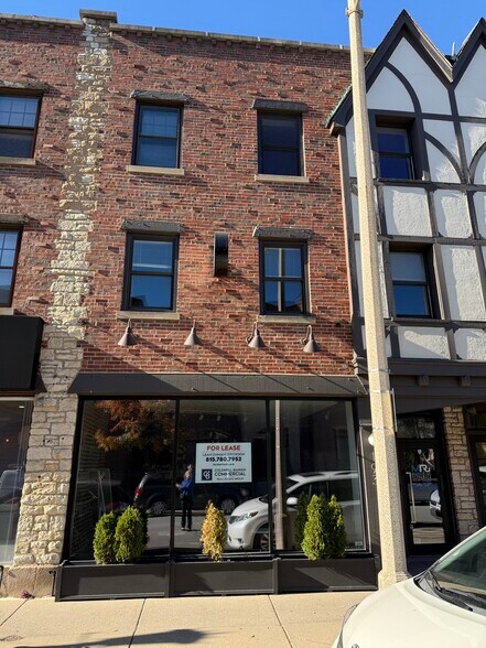 More Photos Of 193 N Marion St, Oak Park Storefront Retail Office For Lease