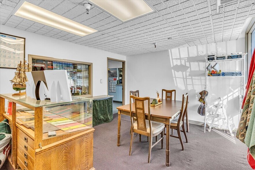 More Photos Of 1401 N Bailey Ln, Tucson Showroom For Sale