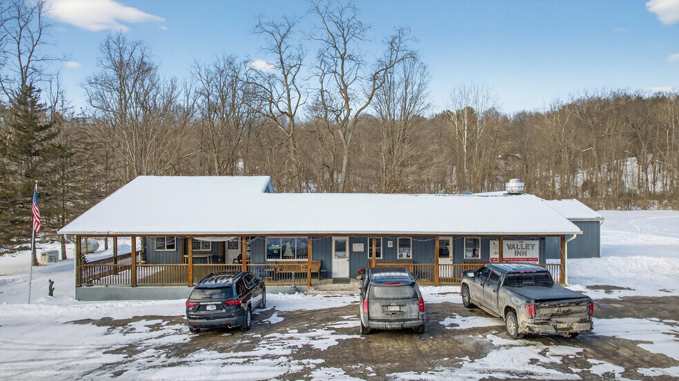 Primary Photo Of 2862 Guyanoga Rd, Branchport General Retail For Sale