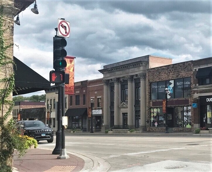 More Photos Of 119 W Main St, West Dundee Office For Lease
