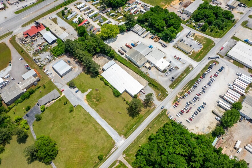 More Photos Of 835 McEntire Ln, Decatur Industrial For Sale