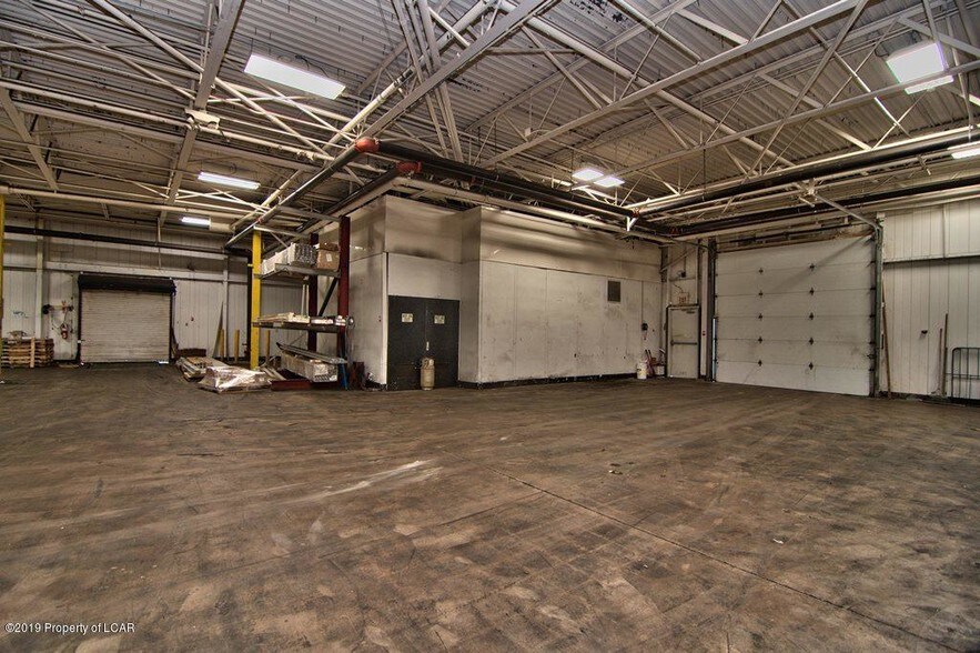 More Photos Of 220 Oak Hill Rd, Mountain Top Distribution For Sale