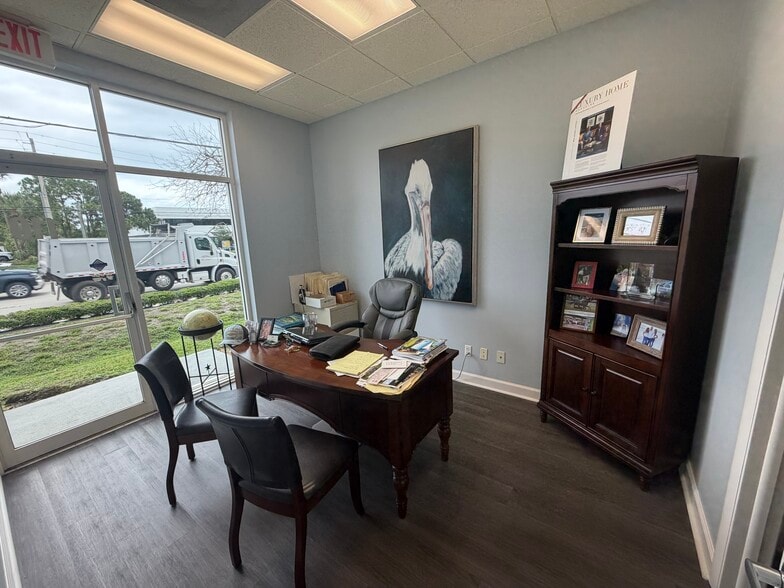 More Photos Of 654 W Indiantown Rd, Jupiter Medical For Sale