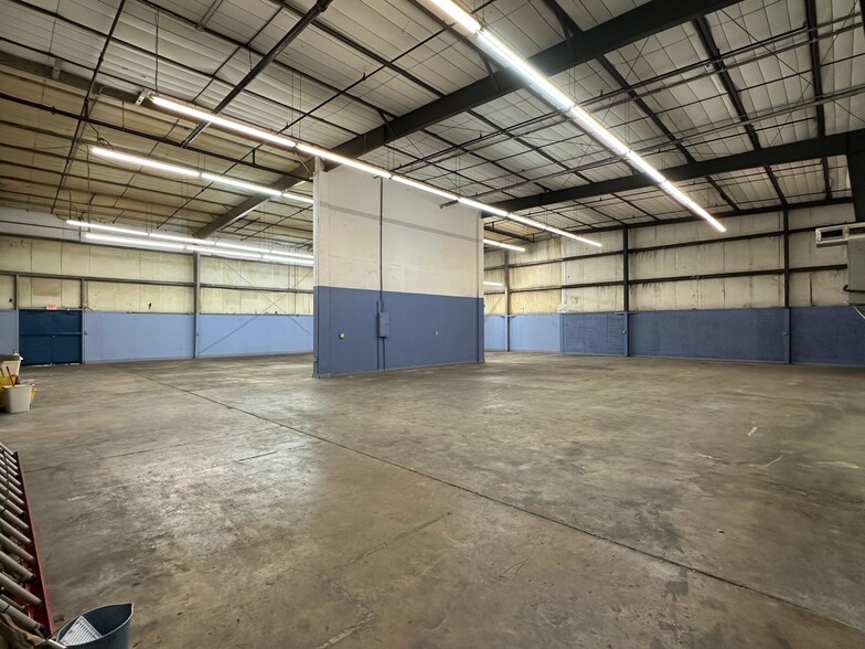 More Photos Of 4986 113th Ave N, Clearwater Manufacturing For Sale
