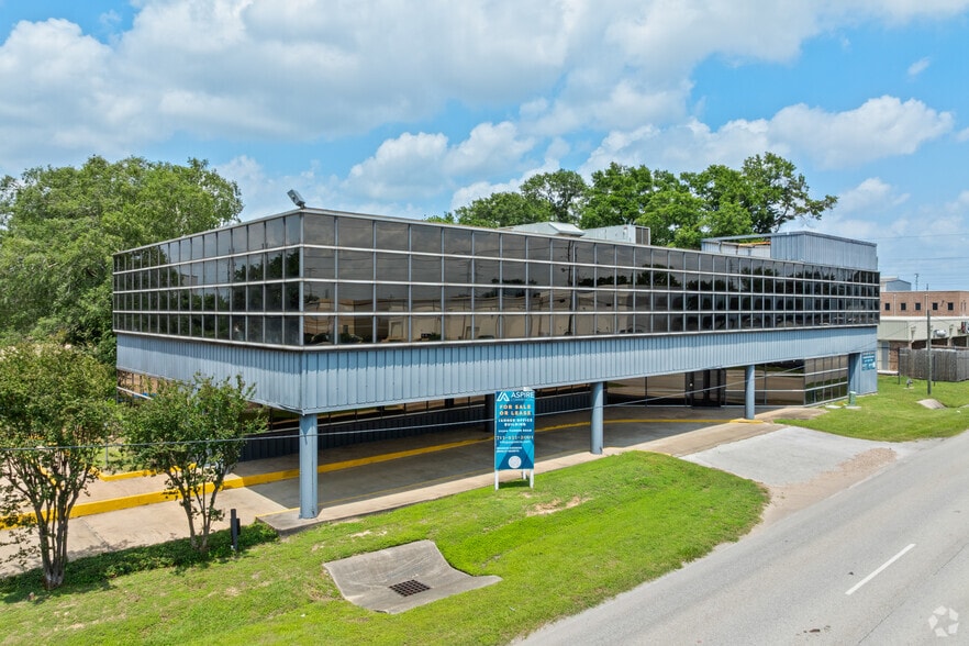 Primary Photo Of 11302 Tanner Rd, Houston Office For Sale