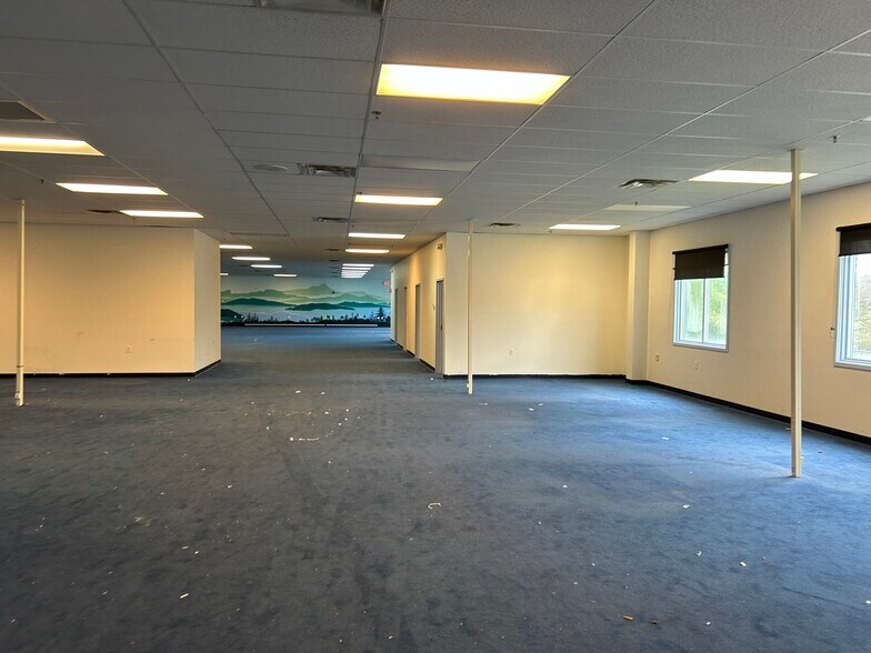 More Photos Of 6653 Shelburne rd, Shelburne Warehouse For Lease