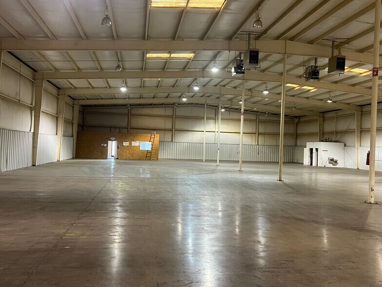 More Photos Of 1815 Baker Rd, High Point Warehouse For Lease
