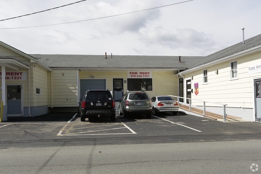 More Photos Of 20 Maplewood Ave, Gloucester Light Distribution For Lease