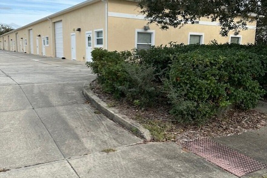 More Photos Of 3111 Skyway Cir, Melbourne Warehouse For Lease