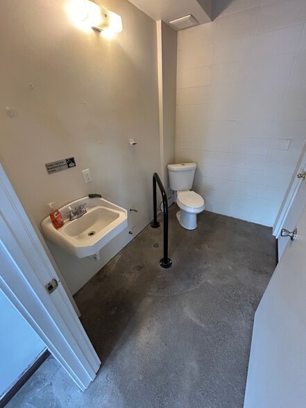 More Photos Of 245 Van Buren St, Eugene Freestanding For Lease