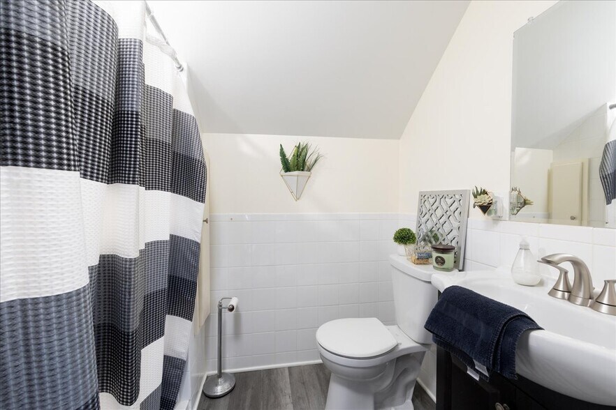 More Photos Of 7158 Transit Rd, Buffalo Freestanding For Sale