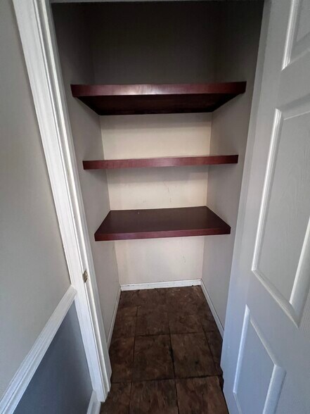 More Photos Of 3 Base St, West Columbia Flex For Lease