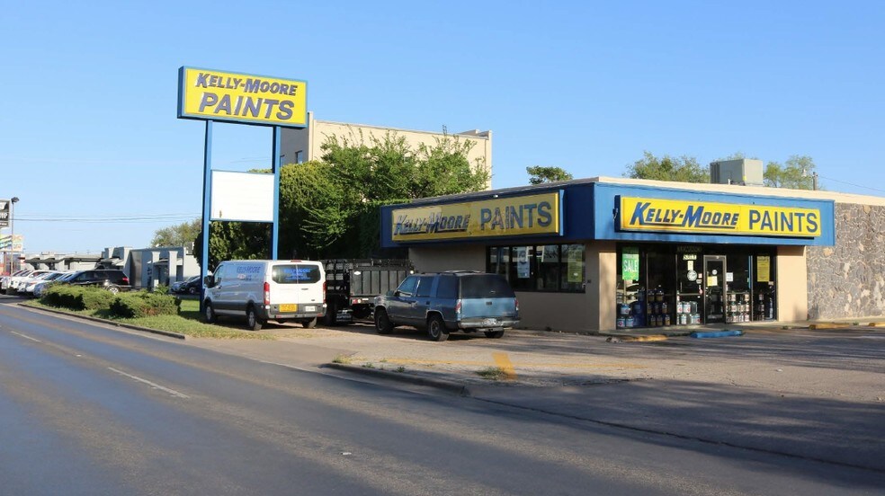 Primary Photo Of 805 W Avenue N, San Angelo Flex For Lease