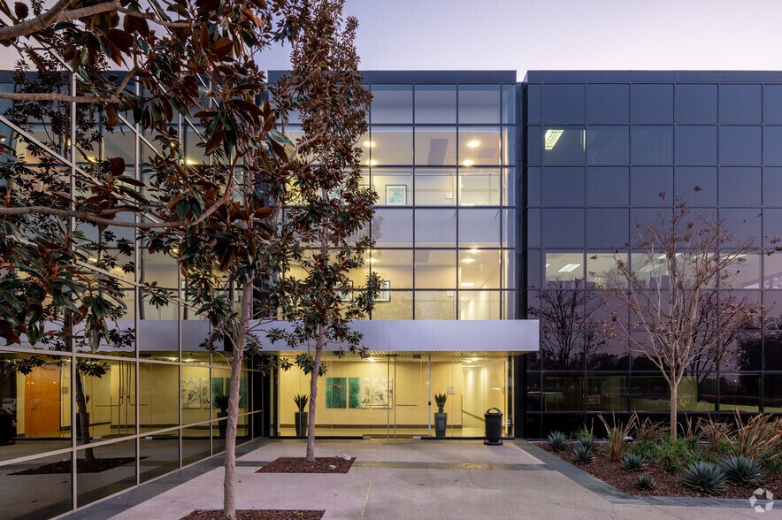 More Photos Of 3300 Irvine Ave, Newport Beach Medical For Lease