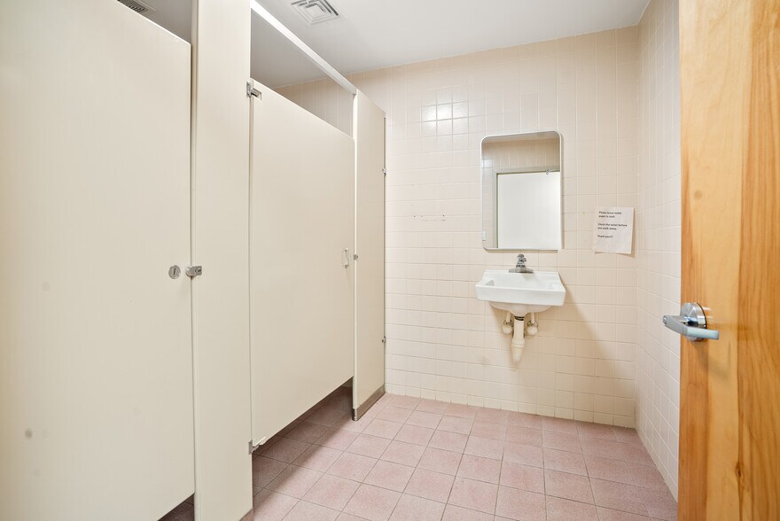 More Photos Of 234 Main St, Lincoln Park Storefront Retail Office For Lease