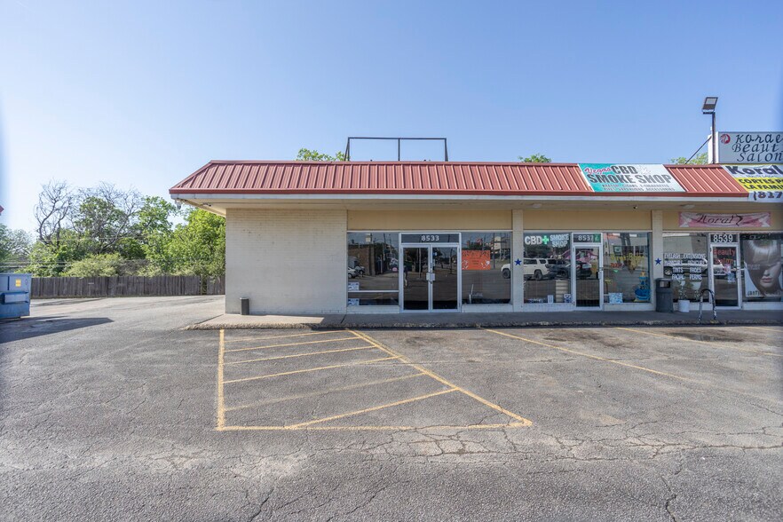 More Photos Of 3421 Cimmaron Trl, Fort Worth General Retail For Lease