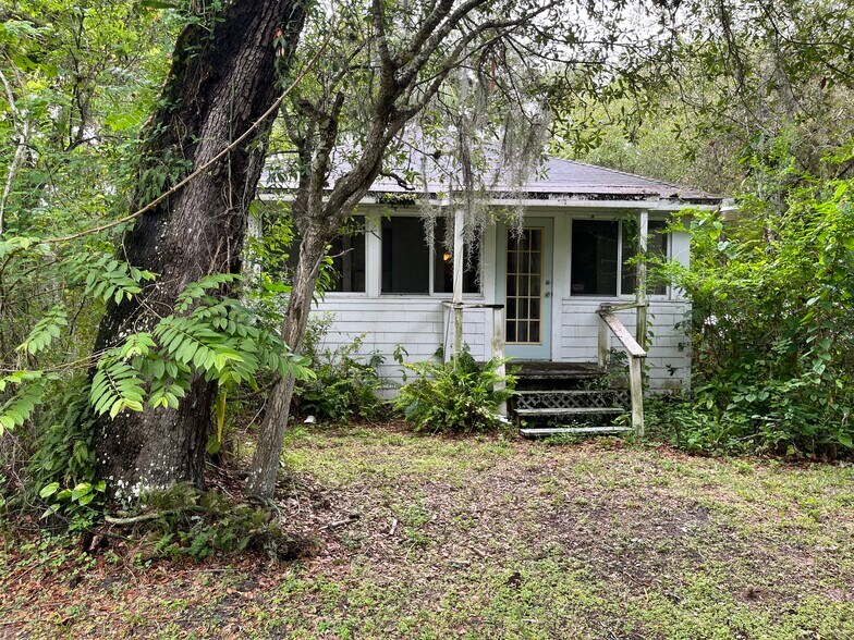 More Photos Of S Oak Street, LaBelle Medical For Sale