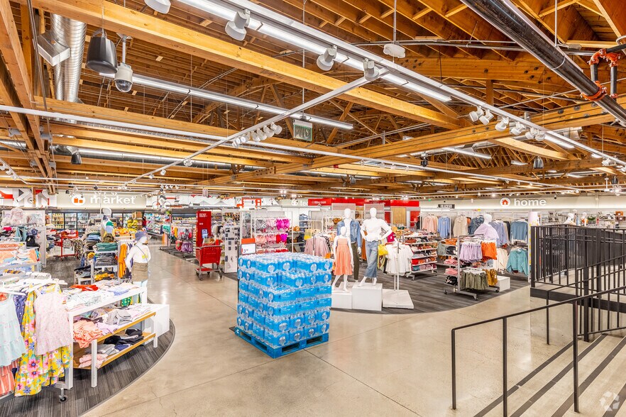 More Photos Of 3031 SE Powell Blvd, Portland Freestanding For Lease