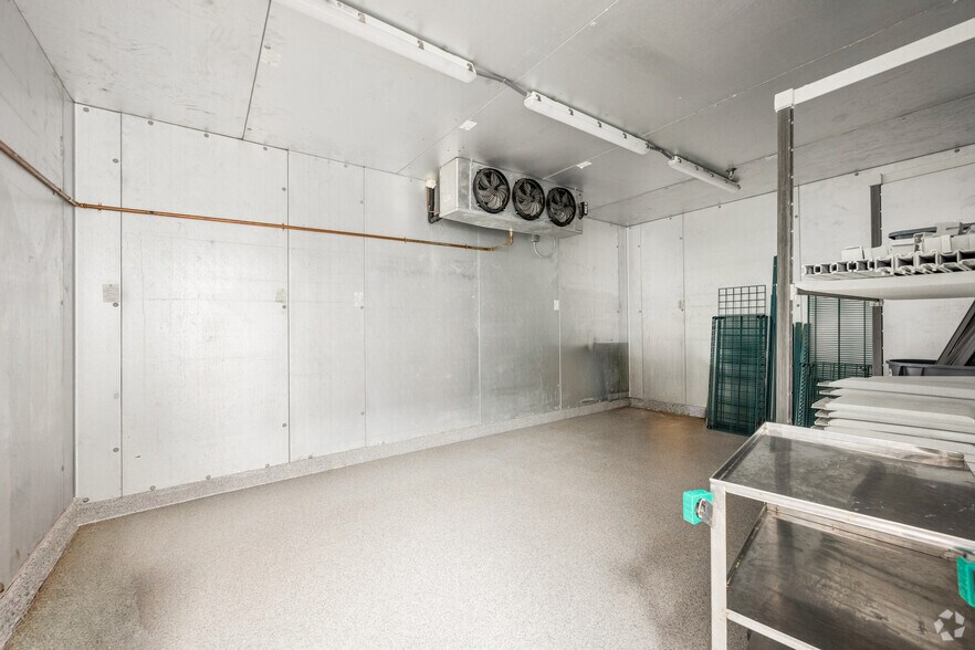 More Photos Of 1055 howell mill Rd, Atlanta Office For Lease