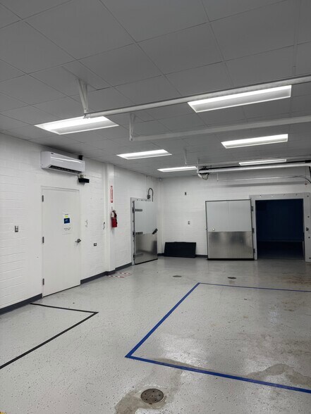 More Photos Of 1403 E Houston St, San Antonio Flex For Lease