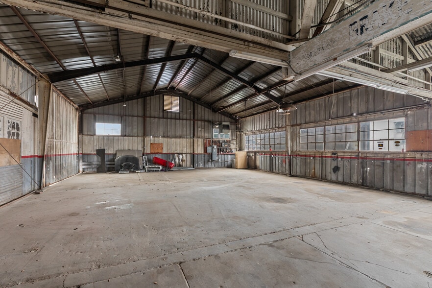 More Photos Of 440 Riverside Ave, Roseville Auto Dealership For Lease