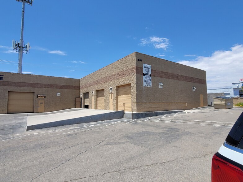More Photos Of 801 Pendale Rd, El Paso Distribution For Sale