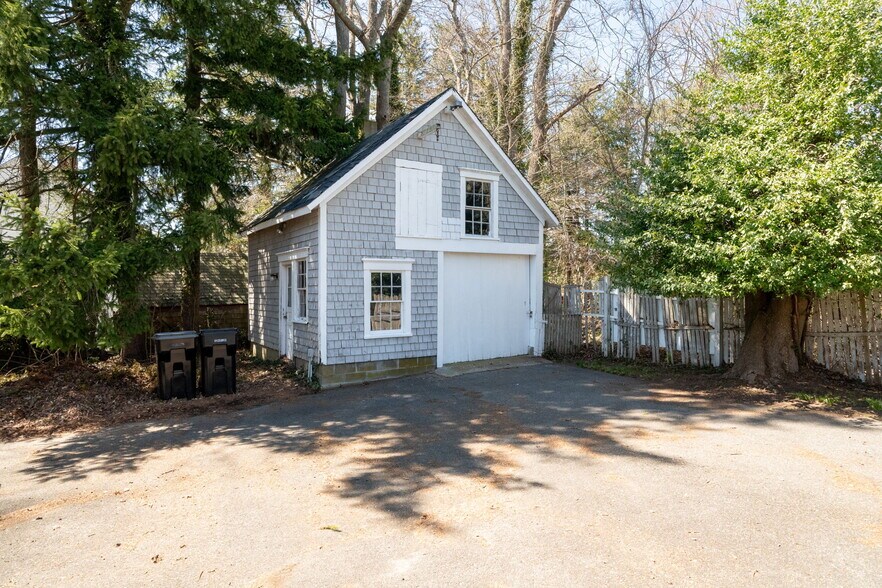 More Photos Of 1406 Tucker Rd, Dartmouth Office For Sale