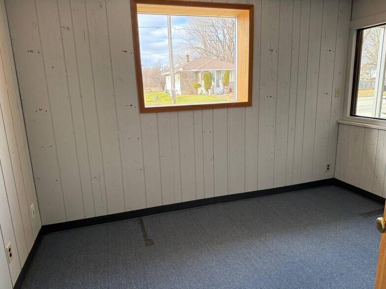 More Photos Of 223 N Seymour St, Fond Du Lac Manufacturing For Lease