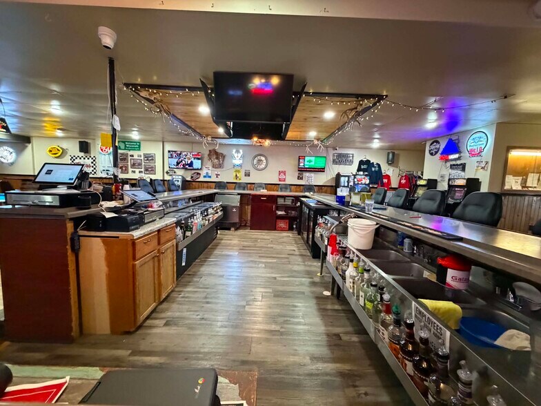 More Photos Of 48 S 5th St, Barron Sports And Entertainment For Sale