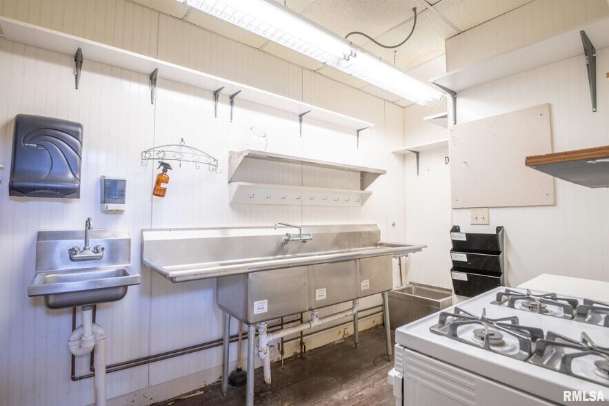 More Photos Of 233 5th St, Lacon Storefront Retail Residential For Sale