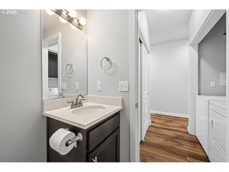 More Photos Of 1524 SE Honeysuckle Loop, Warrenton Apartments For Sale