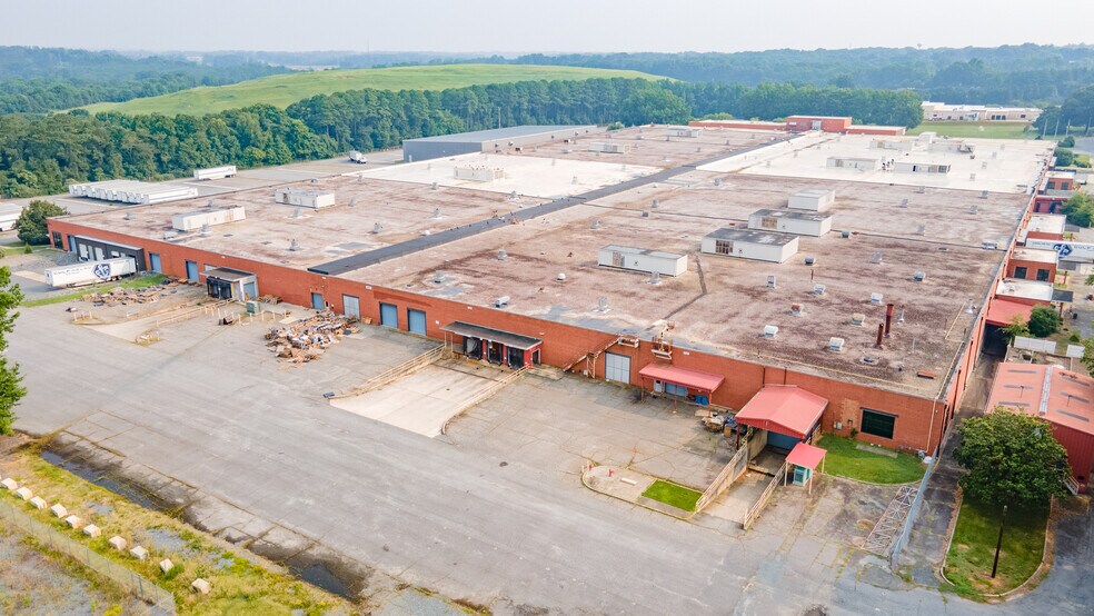 More Photos Of 401 W Hanes Mill Rd, Winston-Salem Manufacturing For Lease
