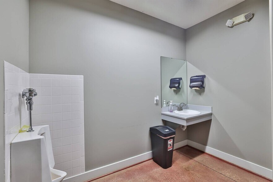 More Photos Of 4450 Monroe St, Hooven Truck Terminal For Sale