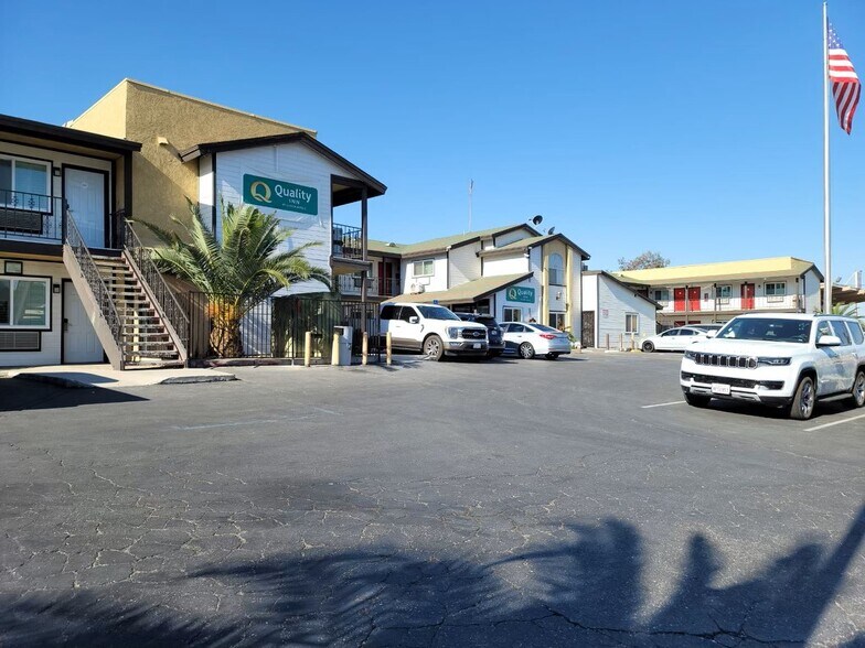 More Photos Of 15765 Mojave Dr, Victorville Hotel For Sale