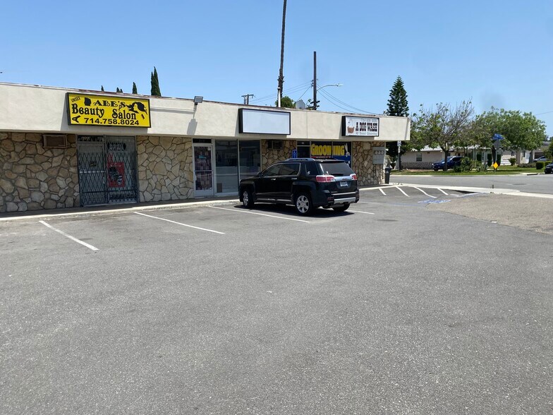 More Photos Of 2329-2335 W Sequoia Ave, Anaheim Storefront Retail Office For Lease