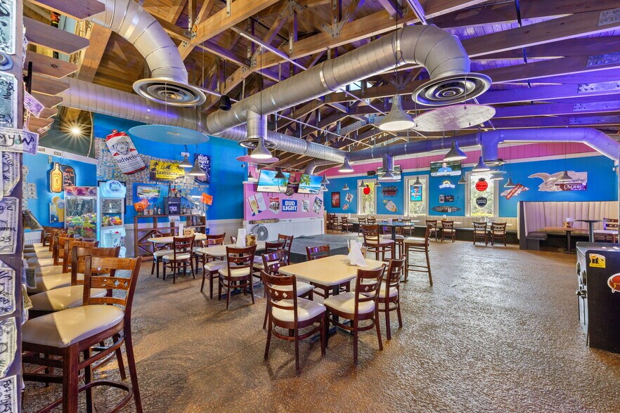 More Photos Of 17650 San Carlos Blvd, Fort Myers Supermarket For Sale