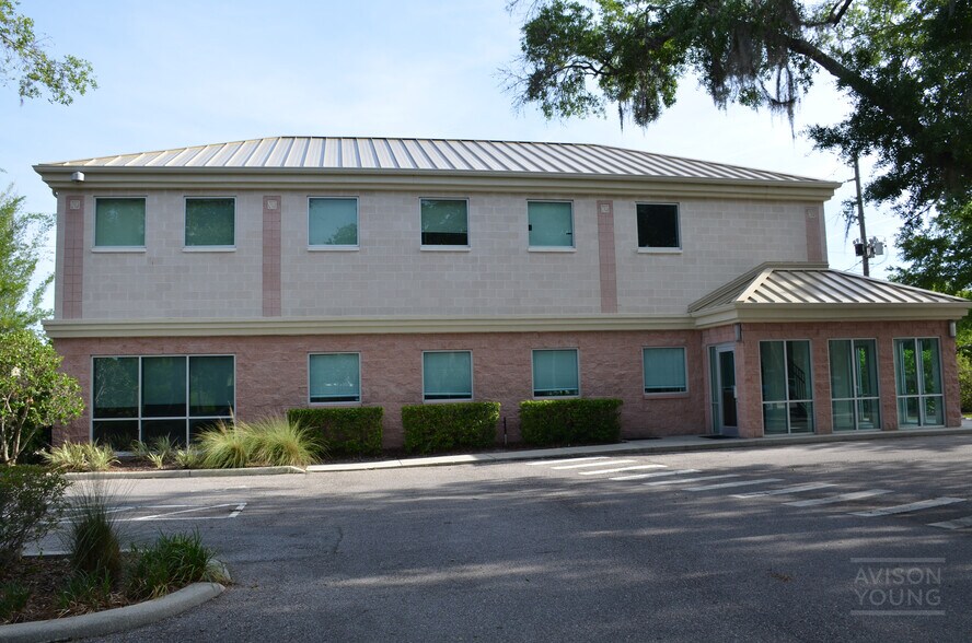 More Photos Of 665 W Warren Ave, Longwood Office For Lease